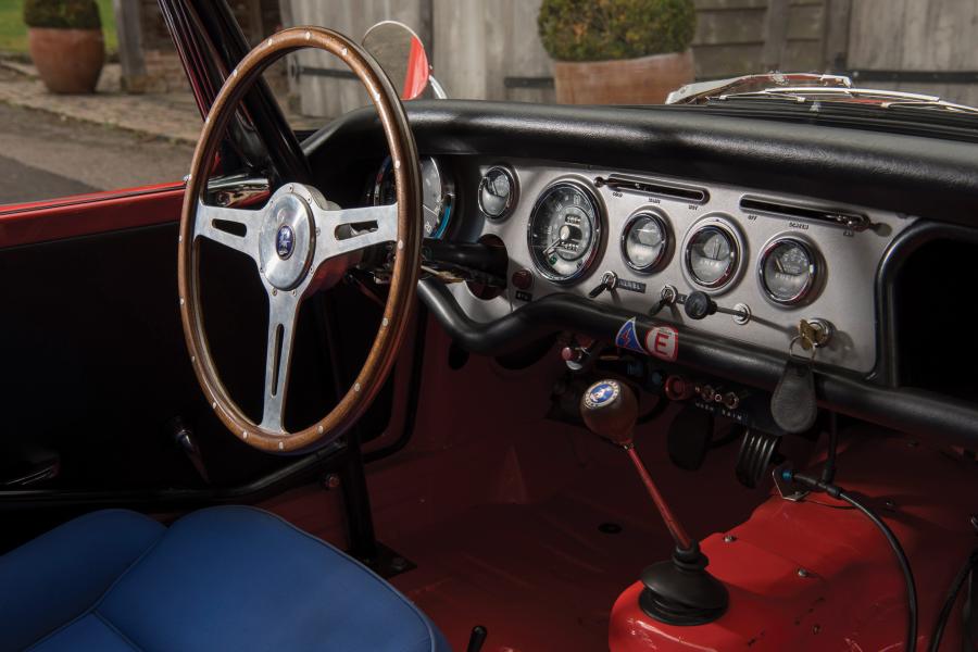 Панель приборов Sunbeam Alpine Coupe NART by Harrington (Series II) 1961 года  (фото 6 из 18)